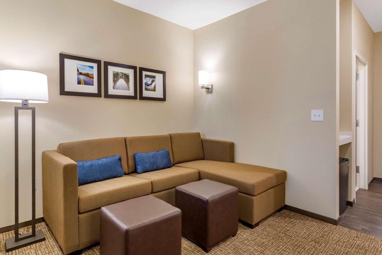 Comfort Suites Newnan Exterior photo